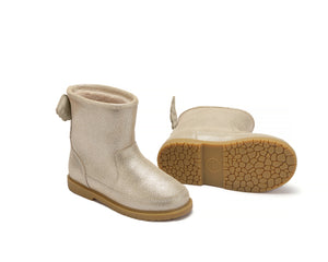 Angela Lining Stiefel, Donsje